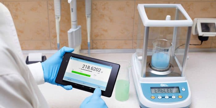 Para que serve uma balança de laboratório?